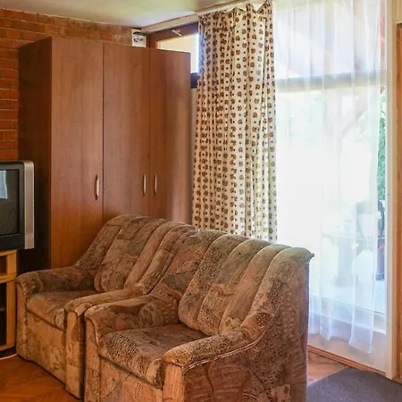 Stunning In W/ 4 Bedrooms Feriehus