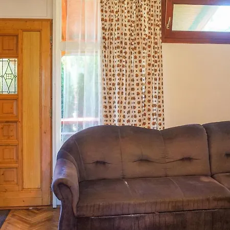 Feriehus Stunning In W/ 4 Bedrooms