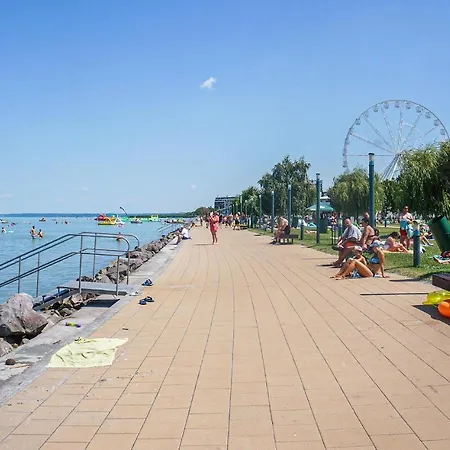 Feriehus Stunning In W/ 4 Bedrooms Siófok
